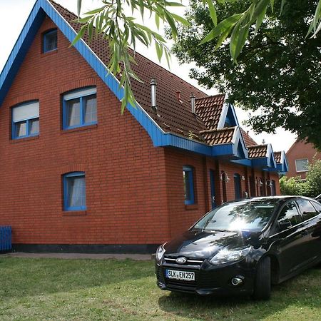 Zur-Alten-Schmiede-I-Links Boltenhagen  Buitenkant foto