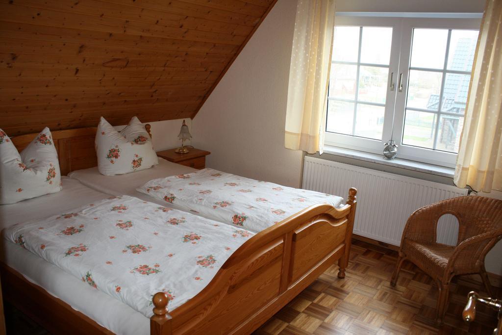 Zur-Alten-Schmiede-I-Links Boltenhagen  Buitenkant foto