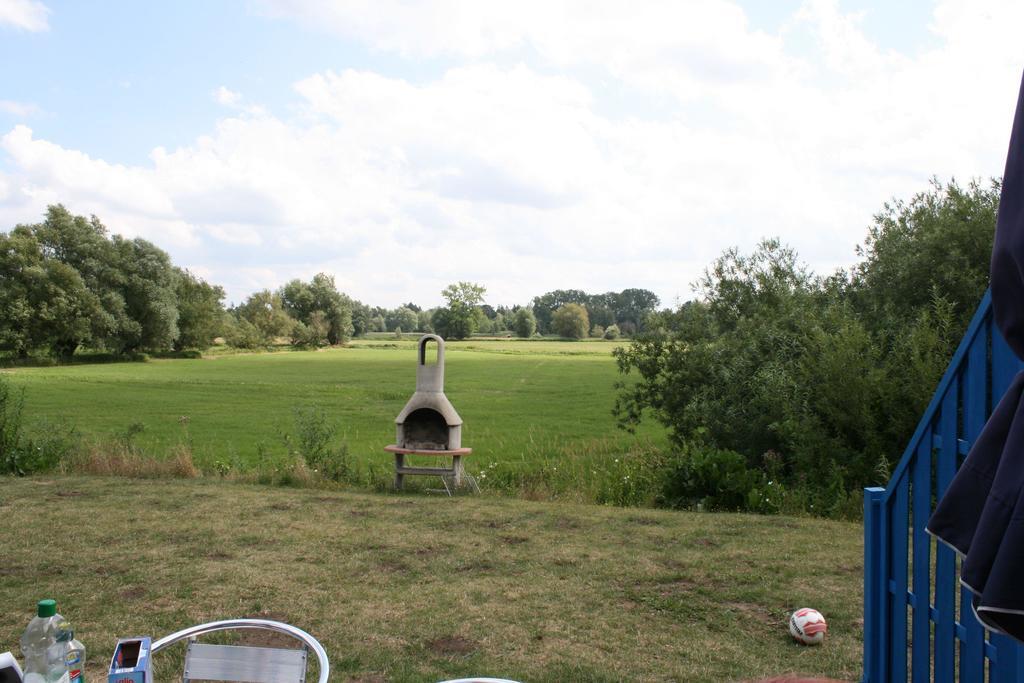 Zur-Alten-Schmiede-I-Links Boltenhagen  Buitenkant foto
